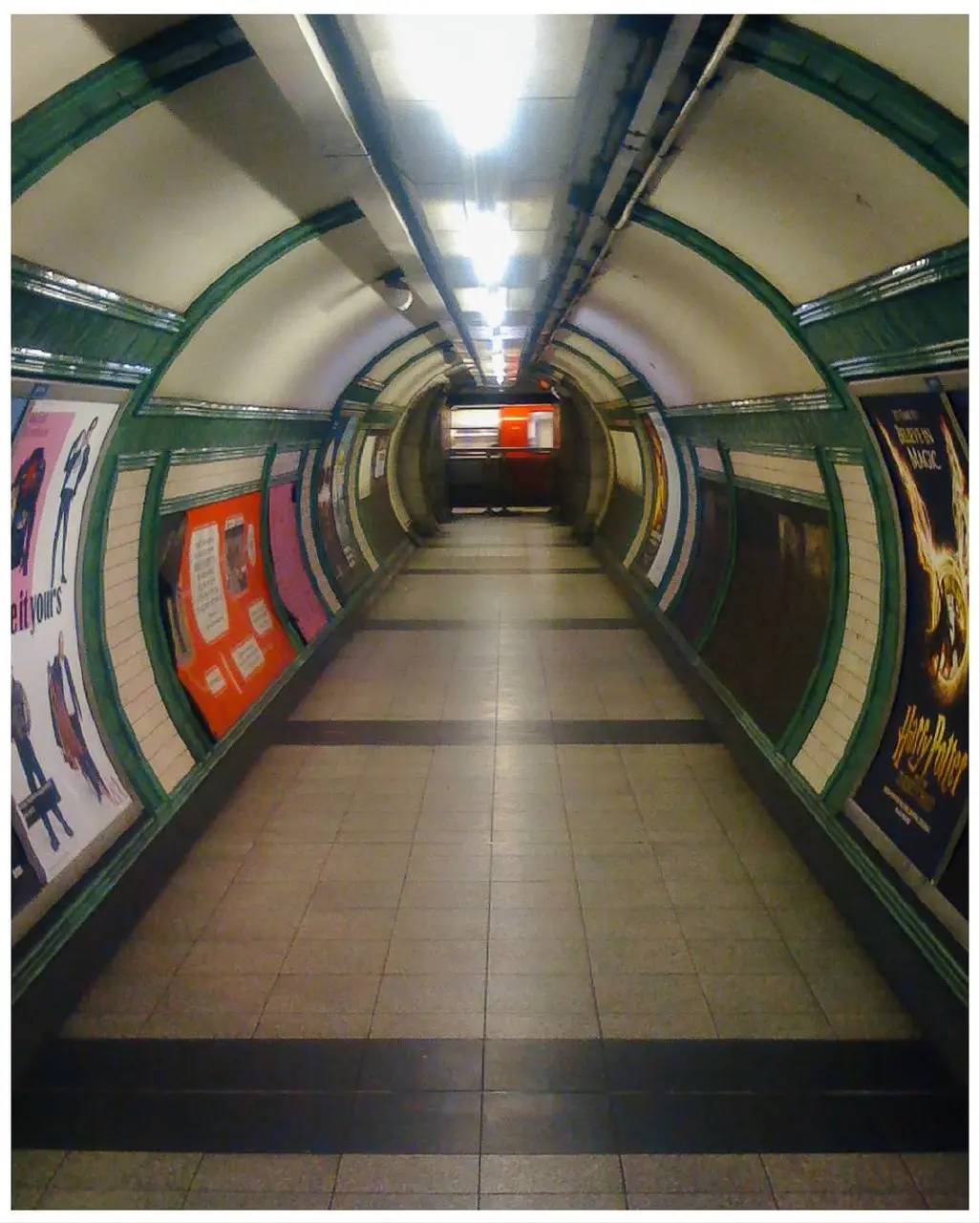 Фото дня: серия снимков, снятая на iPhone 2G.
Это не слёзы, просто ностальгия в глаза попала 🥲 | Сетка — социальная сеть от hh.ru