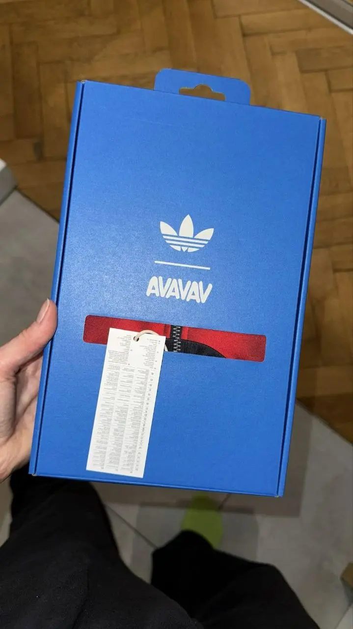 «Человек-паук существует». Бренд AVAVAV и adidas выпустили капсульную коллекцию одежды, которая сейчас рвёт все соцсети | Сетка — социальная сеть от hh.ru