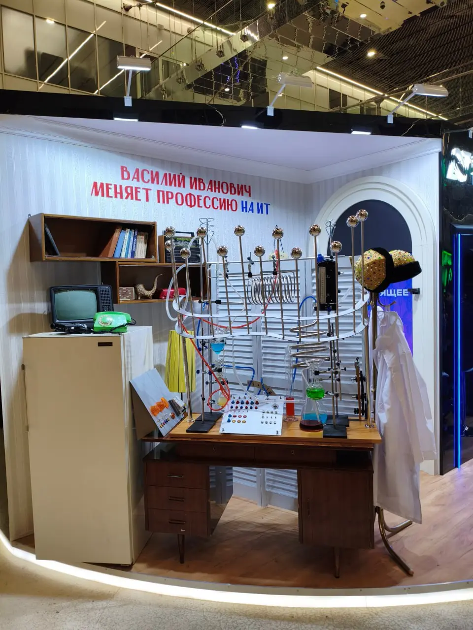 TeamLeadConf – место, где лиды приходят, чтобы делиться опытом работы с командами
Это было что-то невероятное!
1️⃣ Масштаб, от которого дыхание перехватывает
2000 человек в оффлайне, 1500 онлайн | Сетка — социальная сеть от hh.ru