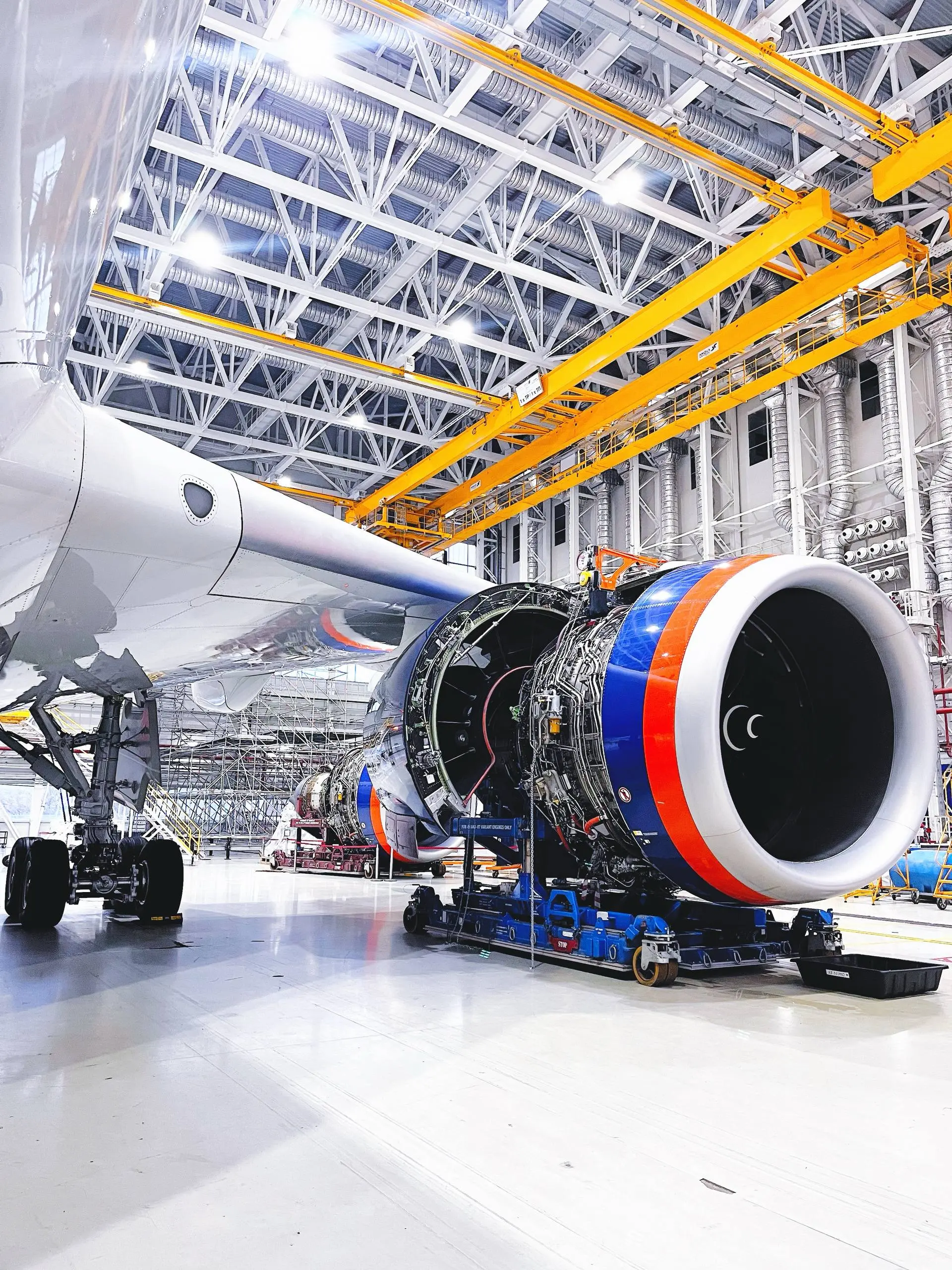 Тот самый 💎
Rolls Royce Trent XWB, почему его называют самым современным и самым эффективным двигателем в мире?
Ответ банален: он стоит на самом современном и инновационном самолете Airbus 350 | Сетка — социальная сеть от hh.ru
