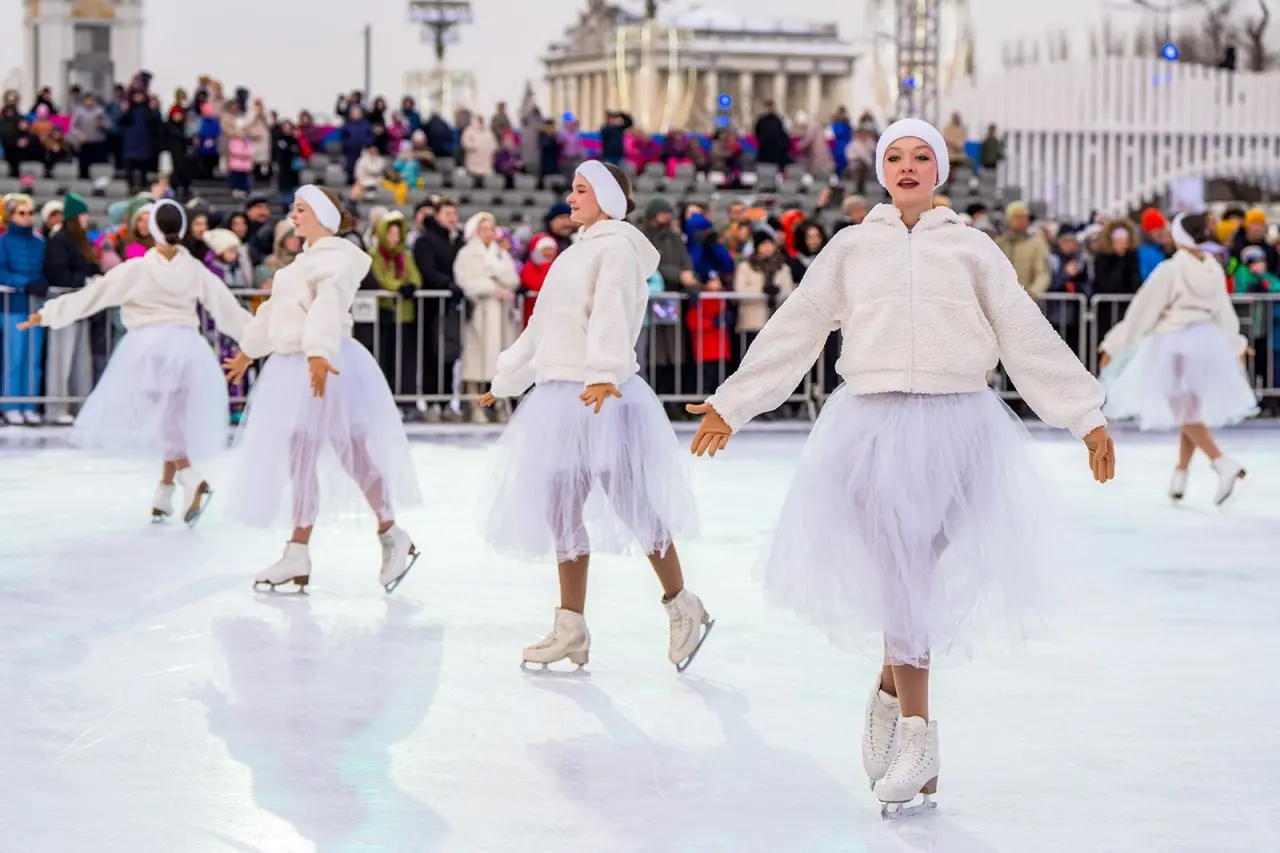 ⛸Торжественное открытие катка и старт зимнего сезона на ВДНХ
28-29 ноября 18:30-21:30
Посетителей ждет яркая праздничная программа: выступления знаменитых фигуристов, театральные постановки и ледовые ... | Сетка — социальная сеть от hh.ru