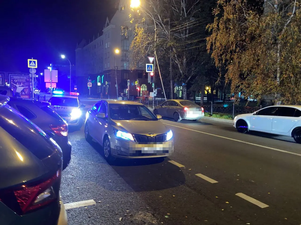 На улице Ленина автомобиль сбил женщину на переходе
Авария произошла вечером 18 ноября. Водитель Kia не уступил дорогу пешеходу на регулируемом переходе и допустил наезд | Сетка — социальная сеть от hh.ru