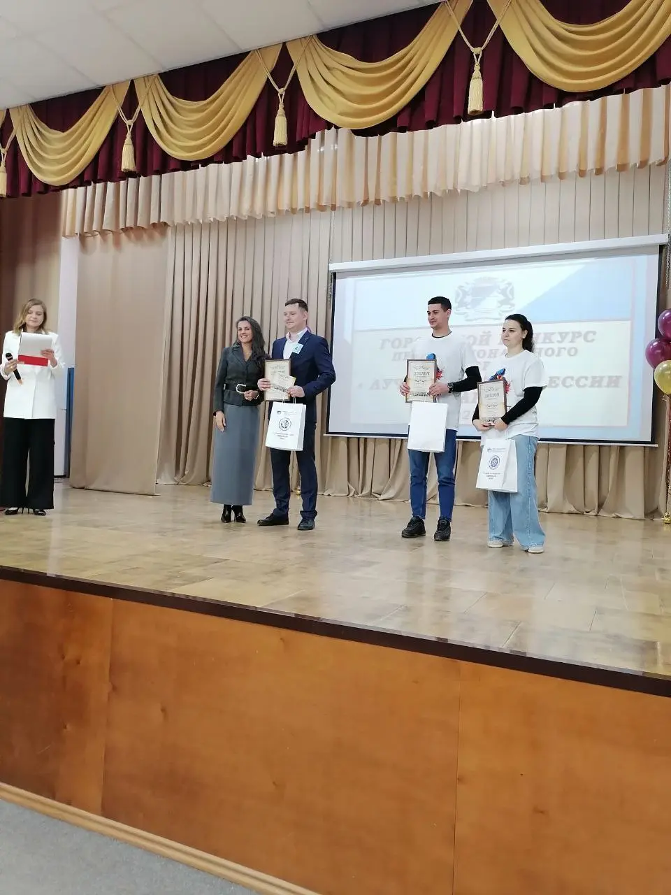 Искры летят — победа за нами! 🎇
Только что в Техническом колледже им. А.И. Покрышкина завершился городской конкурс «Лучший по профессии — сварщик» | Сетка — социальная сеть от hh.ru