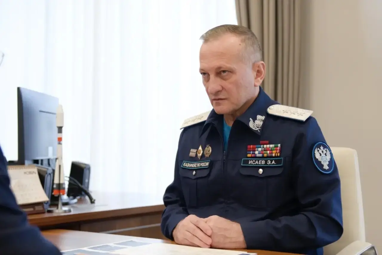 Глава Минстроя России Ирек Файзуллин провел совещание по вопросам повышения эффективности исполнения федерального бюджета
В совещании принял участие заместитель руководителя Федерального казначейства ... | Сетка — социальная сеть от hh.ru
