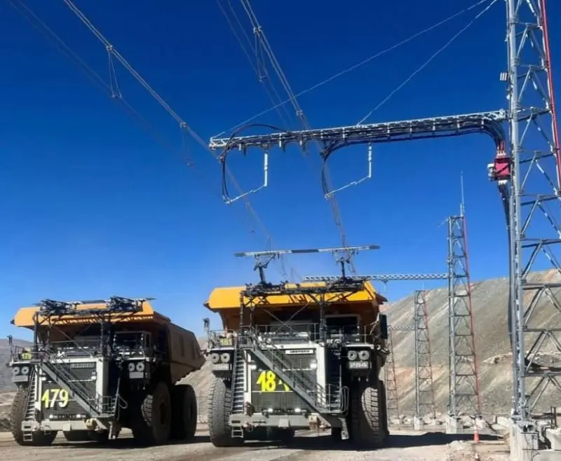 🚛🏆 На руднике Colllahuasi запущено 4 самосвала Liebherr T284 с троллеями, сокращение CO₂ и рост добычи меди. К 2027 г. мощность вернётся к проекту ~600 тыс. т меди в год | Сетка — социальная сеть от hh.ru