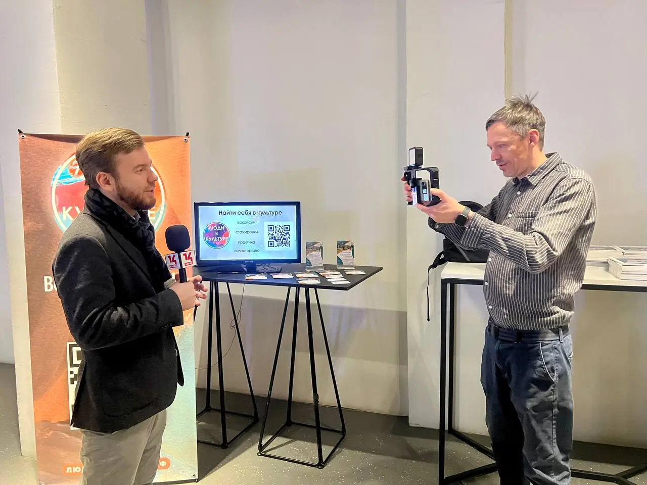 Люди в культуре х ЭКСМО-АСТ Lab.
Сегодня в Москве прошла масштабная карьерная конференция под началом издательства ЭКСМО-АСТ | Сетка — социальная сеть от hh.ru