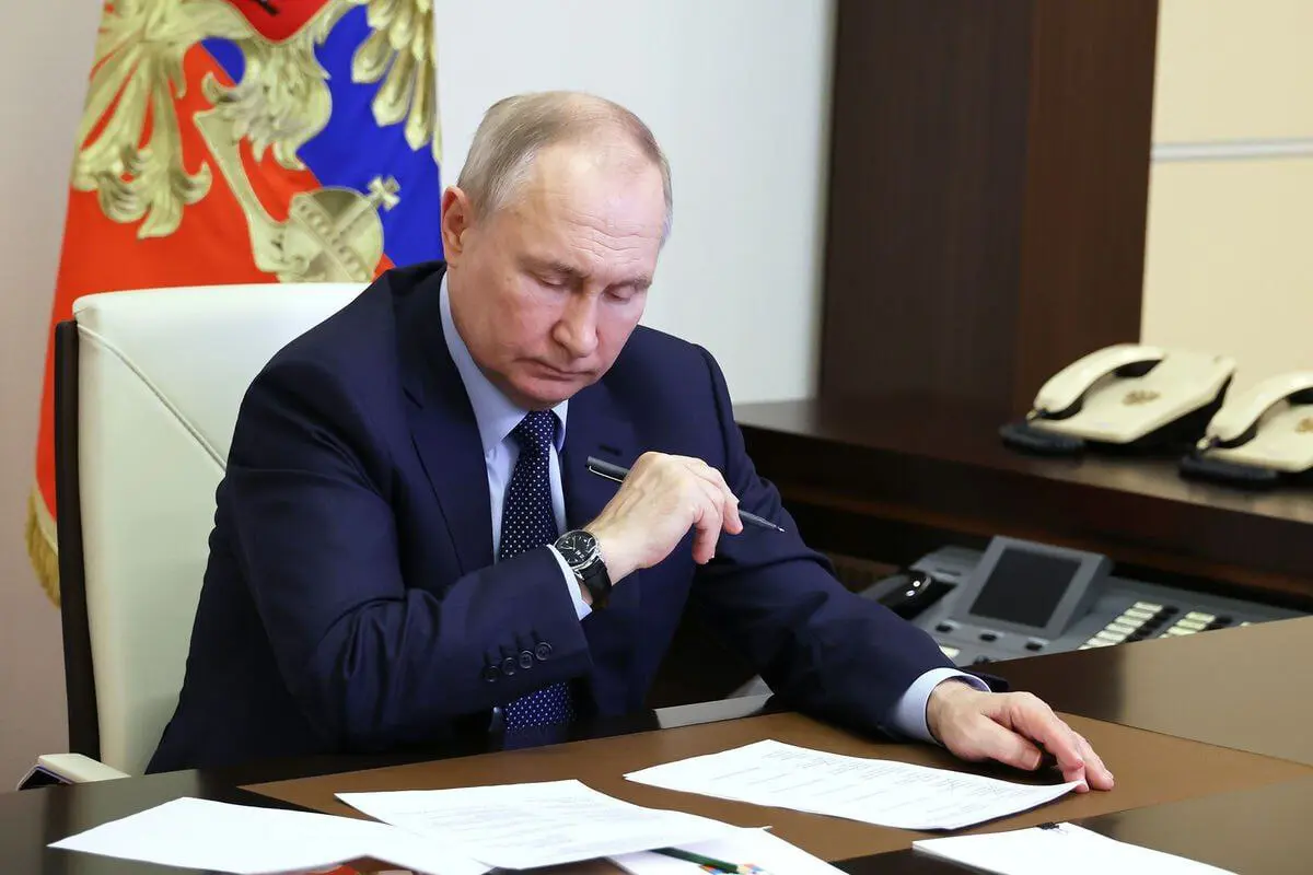 Владимир Путин, в начале недели подписал законы в пользу инвесторов!
1 | Сетка — социальная сеть от hh.ru