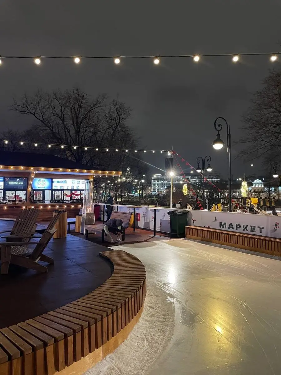 ⛸Бесплатно посетить каток на Болотной площади
с 1 декабря
вт-пт: 10:00-22:00
сб-вс и праздники: 9:00-22:00
На катке гостей ожидает праздничная елка, а в конце катка — яркая огненная лошадь, которая яв... | Сетка — социальная сеть от hh.ru