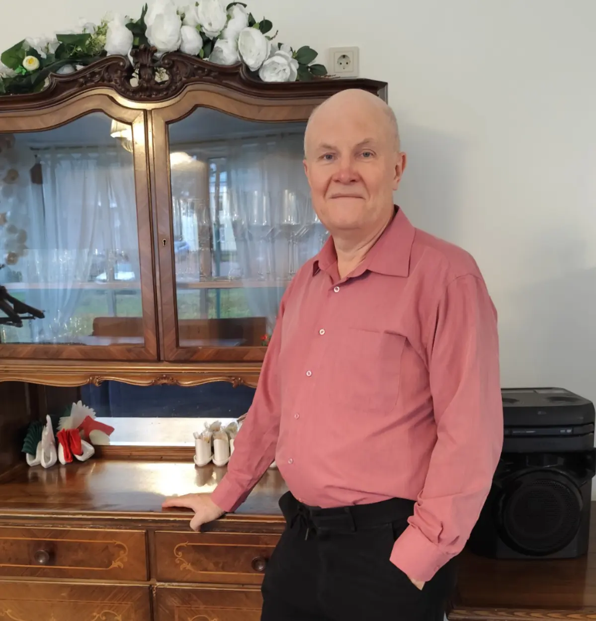 Деньги — что за ними у тебя?  
Почему у тебя: 
— тревога, когда смотришь на баланс? 
— вина, если ты купила себе что-то «не нужное»? 
— обида на тех, у кого «всё есть» — даже если ты сама не хуже? 
— ... | Сетка — социальная сеть от hh.ru