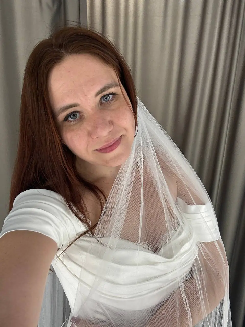 Сегодня в рамках одного проекта.
Примеряла образ невесты. 💯 попадание прям мое платье с изюминкой.
Такая внутренняя сила после примерки. Эмоциональный заряд. Мне красиво 😍 | Сетка — социальная сеть от hh.ru