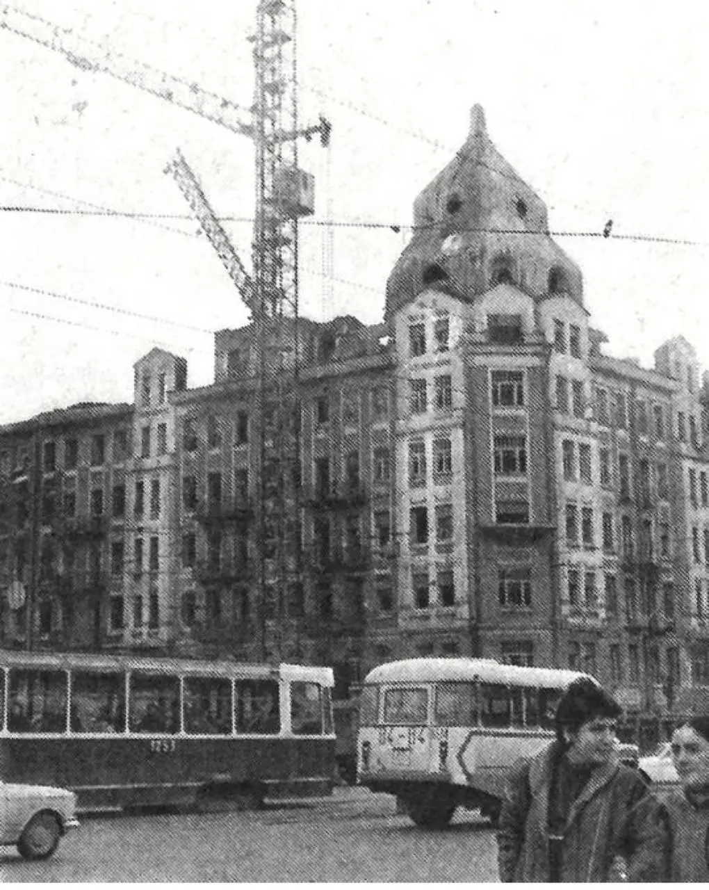 Я живу в доме гениального маркетолога 19 века!
Кто-то из вас, возможно, в курсе, что последние полгода я живу в доходном доме Дурдина (или Дурдинка) в центре Санкт-Петербурга с башенкой в виде шлема | Сетка — социальная сеть от hh.ru