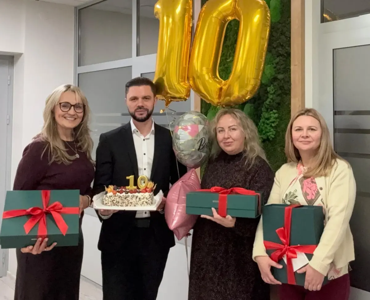 10 лет общих побед, вызовов и теплых моментов 🧡 | Сетка — социальная сеть от hh.ru