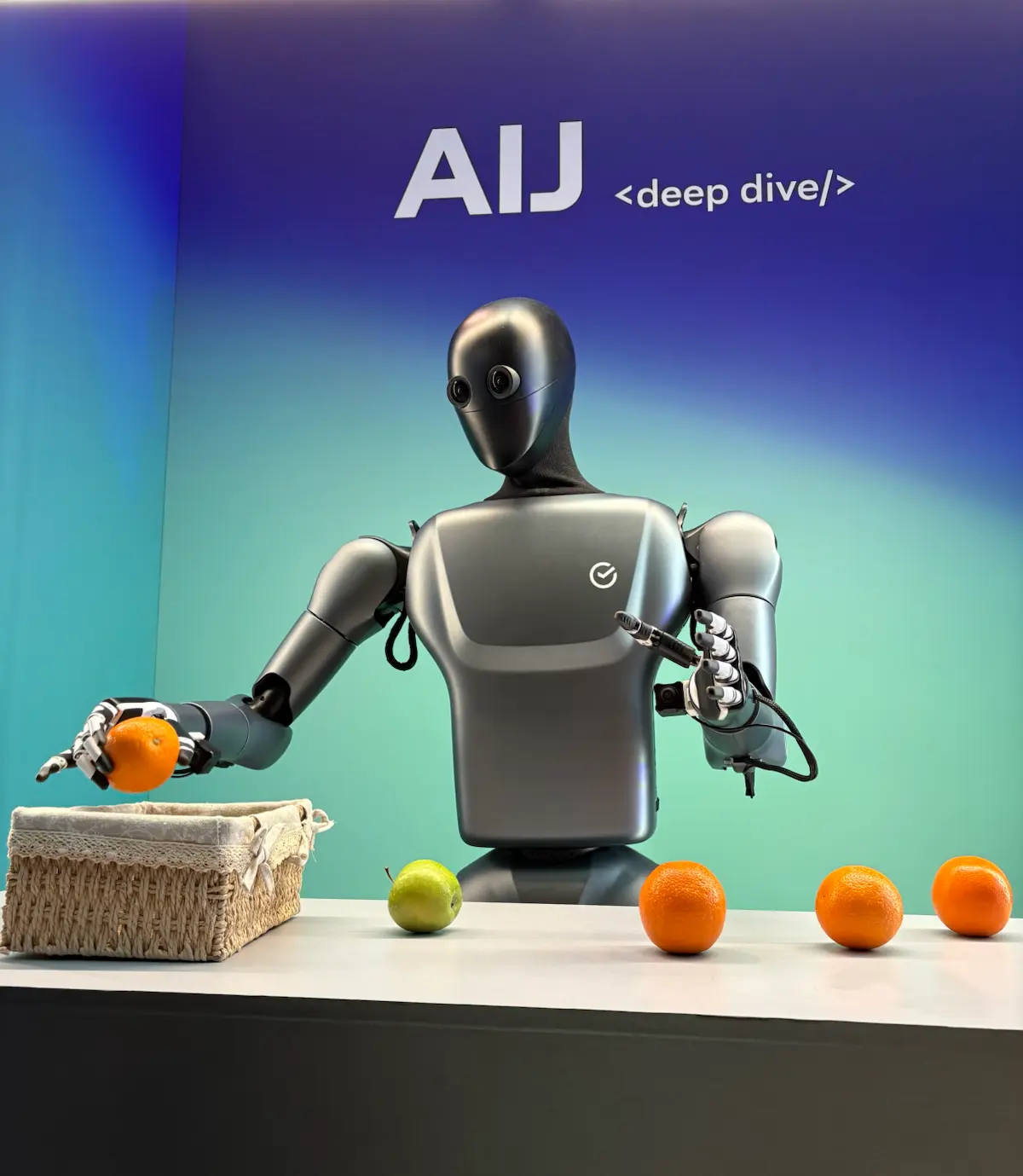 Третий день AIJ и робот Грин 💚 | Сетка — социальная сеть от hh.ru