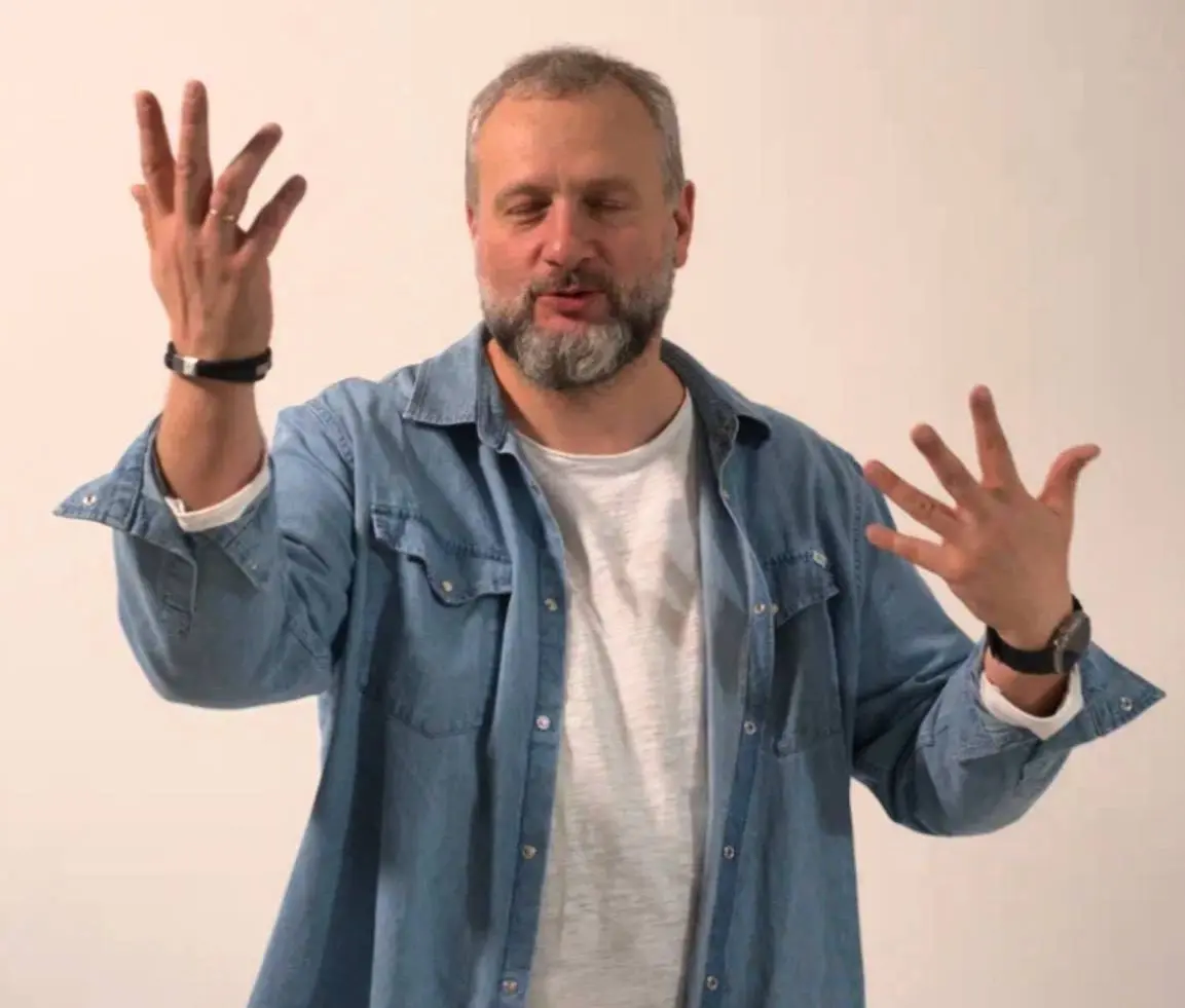 Голос — это не просто звук. 
Голос — уникальный биопсихологический маркер человека.
Он — отражение сложного живого организма, его психики, эмоций и личности | Сетка — социальная сеть от hh.ru