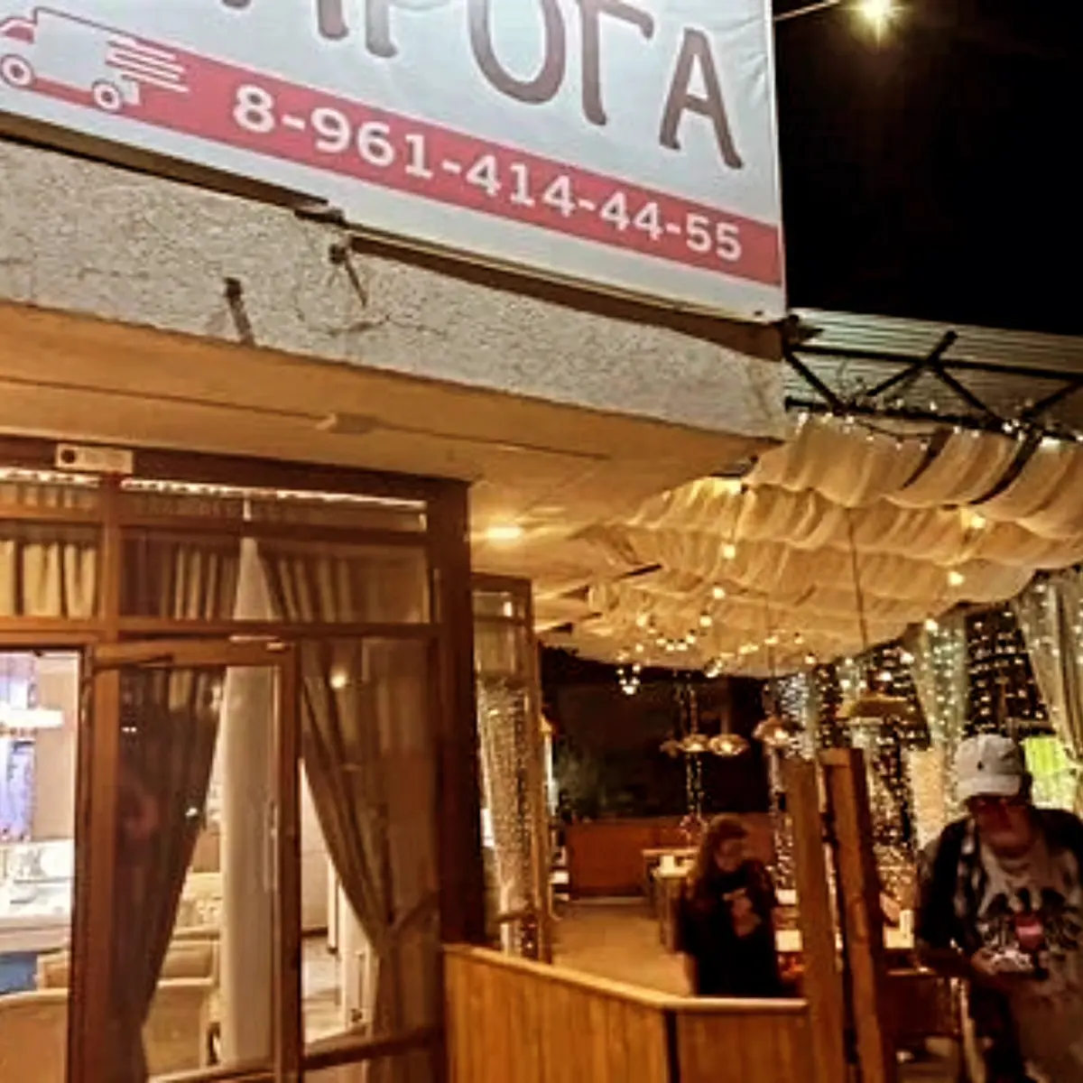 ✨В Железноводске есть несколько популярных ресторанов и кафе, которые стоит посетить.  
Вот некоторые из них  
💫Бамбарбия
Адрес: ул. Чайковского, 1.
Кухня: кавказская, европейская | Сетка — социальная сеть от hh.ru