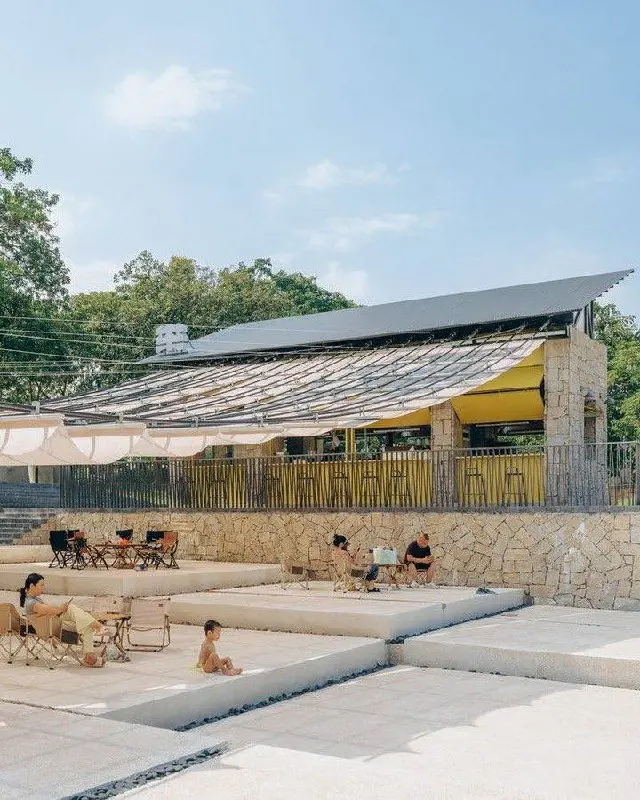 Последнее время меня ужасно манит и завлекает Китай, и скоро я туда отправлюсь 😎
А вот пока один из прекрасных сотен местных проектов, куда хочется непременно отправиться | Сетка — социальная сеть от hh.ru