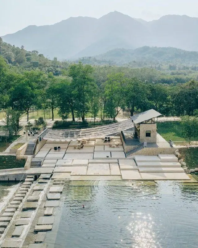 Последнее время меня ужасно манит и завлекает Китай, и скоро я туда отправлюсь 😎
А вот пока один из прекрасных сотен местных проектов, куда хочется непременно отправиться | Сетка — социальная сеть от hh.ru