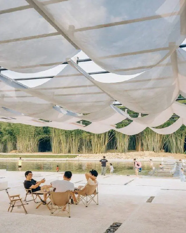 Последнее время меня ужасно манит и завлекает Китай, и скоро я туда отправлюсь 😎
А вот пока один из прекрасных сотен местных проектов, куда хочется непременно отправиться | Сетка — социальная сеть от hh.ru