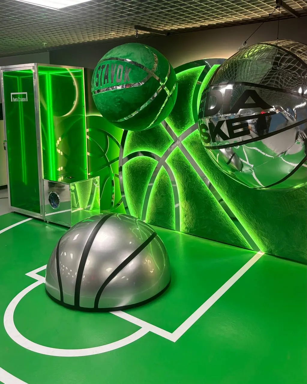 🏀 Лига Ставок MEDIA BASKET — яркое шоу со звездами!
Тонна впечатлений с финала 6-го сезона!
◾️Формат и правила
За вечер 2 полуфинала и финал, много отличий от баскета:

начинают 1х1, потом 3х3
другое ... | Сетка — социальная сеть от hh.ru
