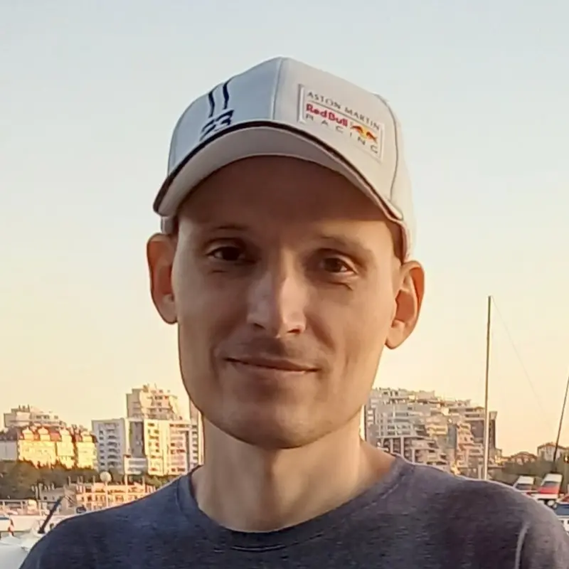 Александр Рощин