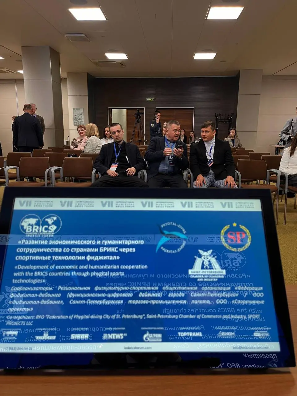 Наша федерация — на международной арене! Представляем шахбокс на Форуме BRICS
Сегодня, 20 ноября, в Санкт-Петербурге стартовал VII Международный форум BRICS, одно из самых значимых событий в мире спор... | Сетка — социальная сеть от hh.ru
