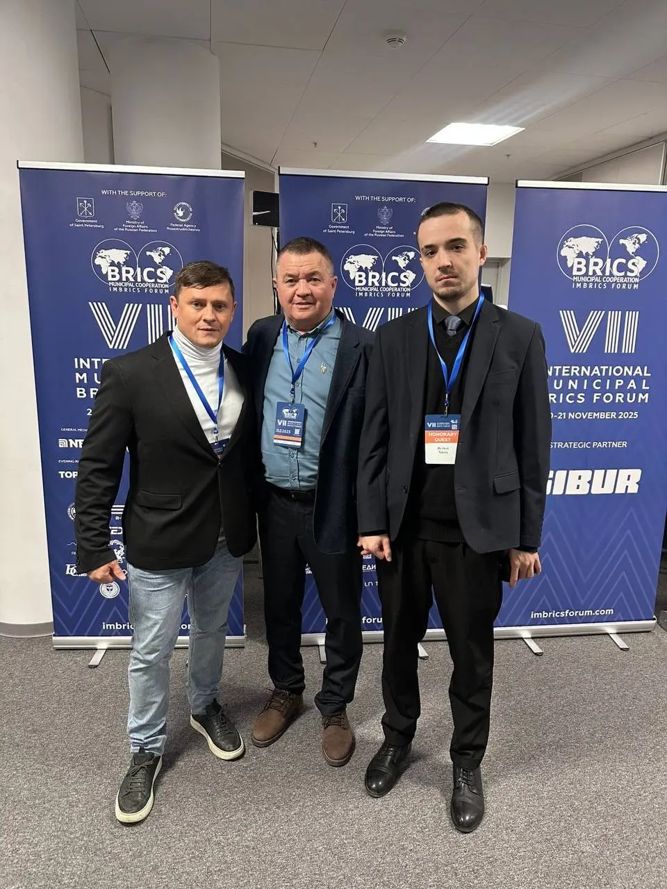 Наша федерация — на международной арене! Представляем шахбокс на Форуме BRICS
Сегодня, 20 ноября, в Санкт-Петербурге стартовал VII Международный форум BRICS, одно из самых значимых событий в мире спор... | Сетка — социальная сеть от hh.ru