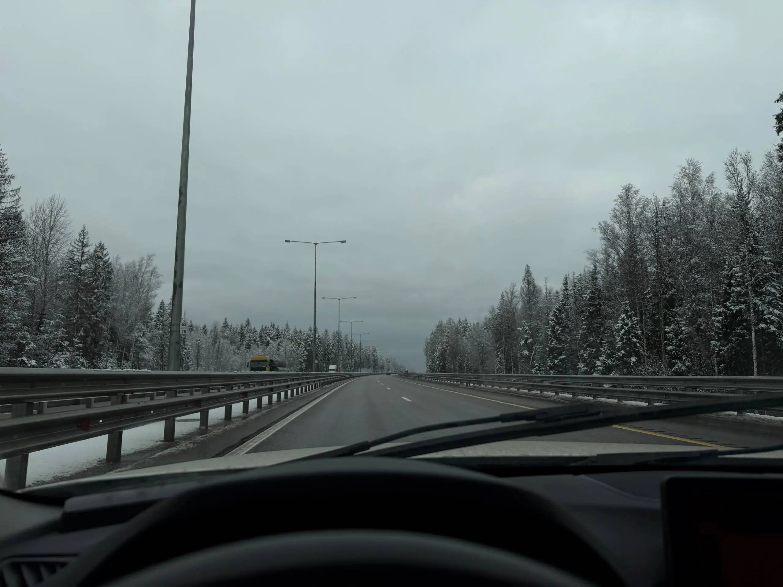 Сегодня дайджест будет коротким, потому что я никак не могу добраться до своего ноута, а писать с телефона я так и не научился. Так что к делу | Сетка — социальная сеть от hh.ru