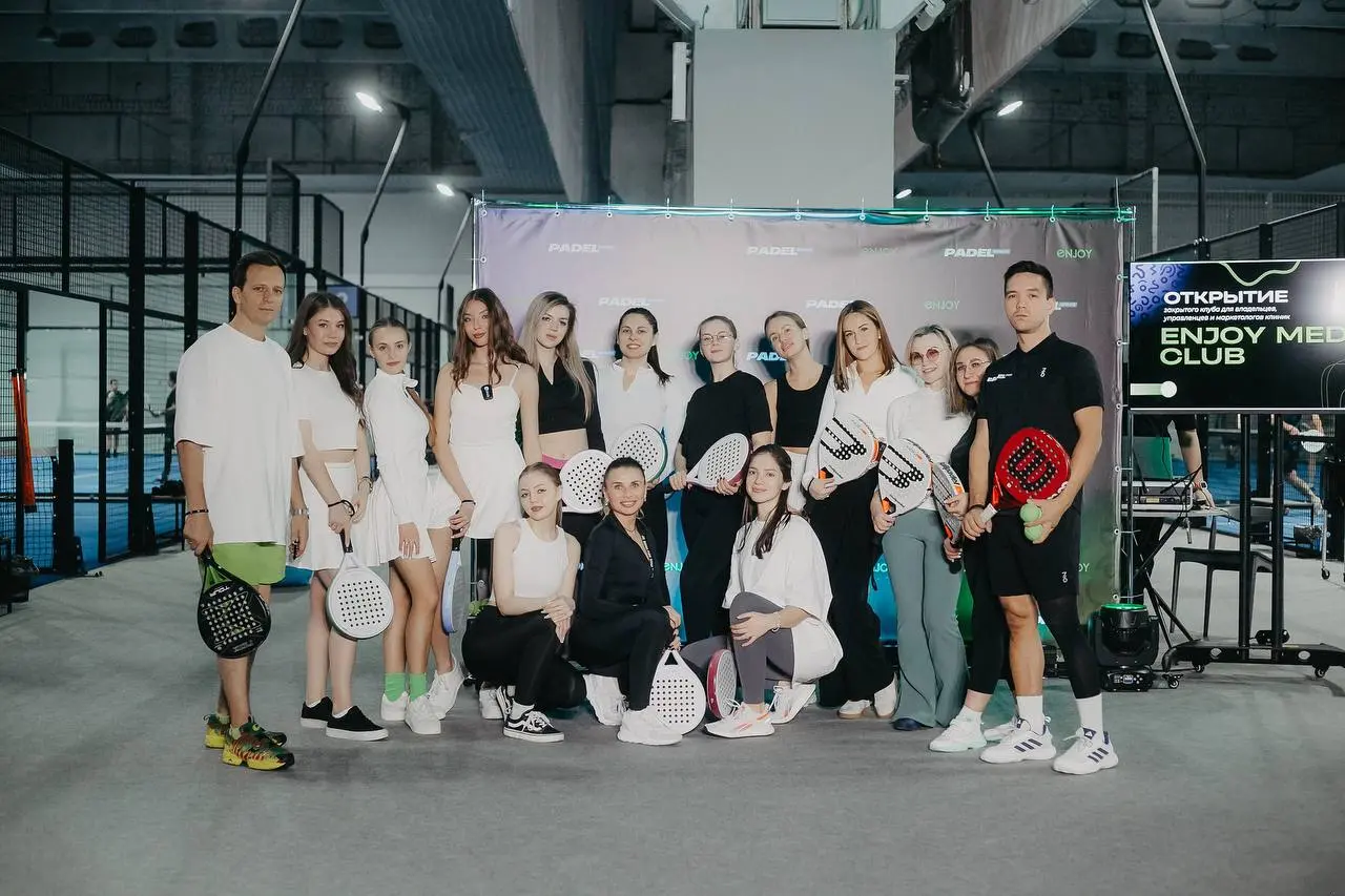 ⭐️ 20 ноября мы официально открыли он-лайн клуб Enjoy Med Club — и сделали это не в переговорке, а на кортах Padel Space, в формате игры в падел-теннис | Сетка — социальная сеть от hh.ru