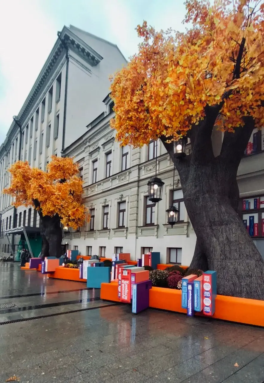 Все ленты заполнены попытками природы засыпать 🌨️снегом Москву, а мы решили вспомнить прекрасную красоту 🍂 московской осени | Сетка — социальная сеть от hh.ru