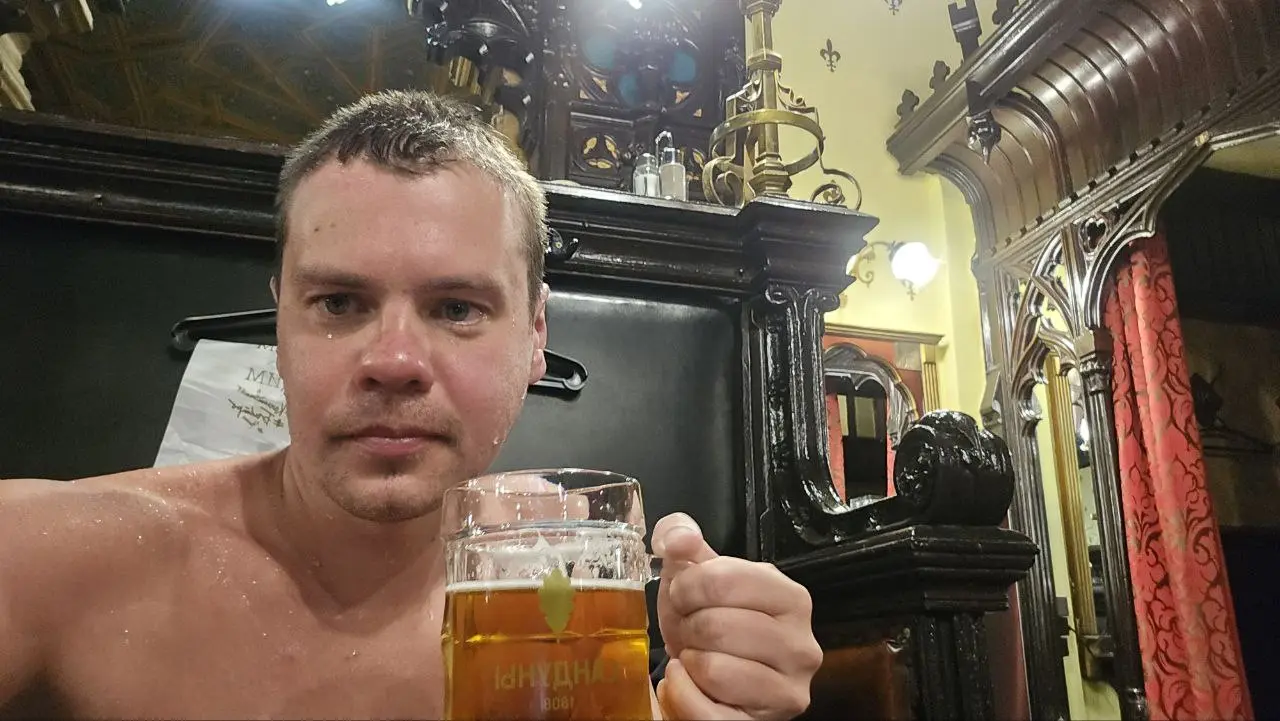 Я русссскиииий
Закончился мой отпуск сандунами. Тут охуенный бассейн поэтому люблю сюда. Никого не позвал — часто в баню лучше ходить одному | Сетка — социальная сеть от hh.ru