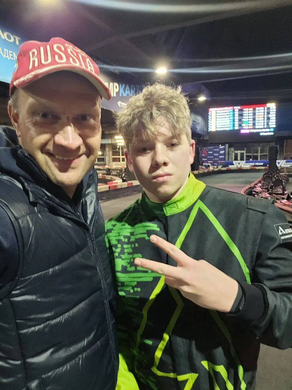 Выходные заканчиваются фантастической победой Влада 🥳 на 3 этапе турнира Miks Junior по картингу. Очень сильная гонка и большущая гордость !!) 💪 | Сетка — социальная сеть от hh.ru
