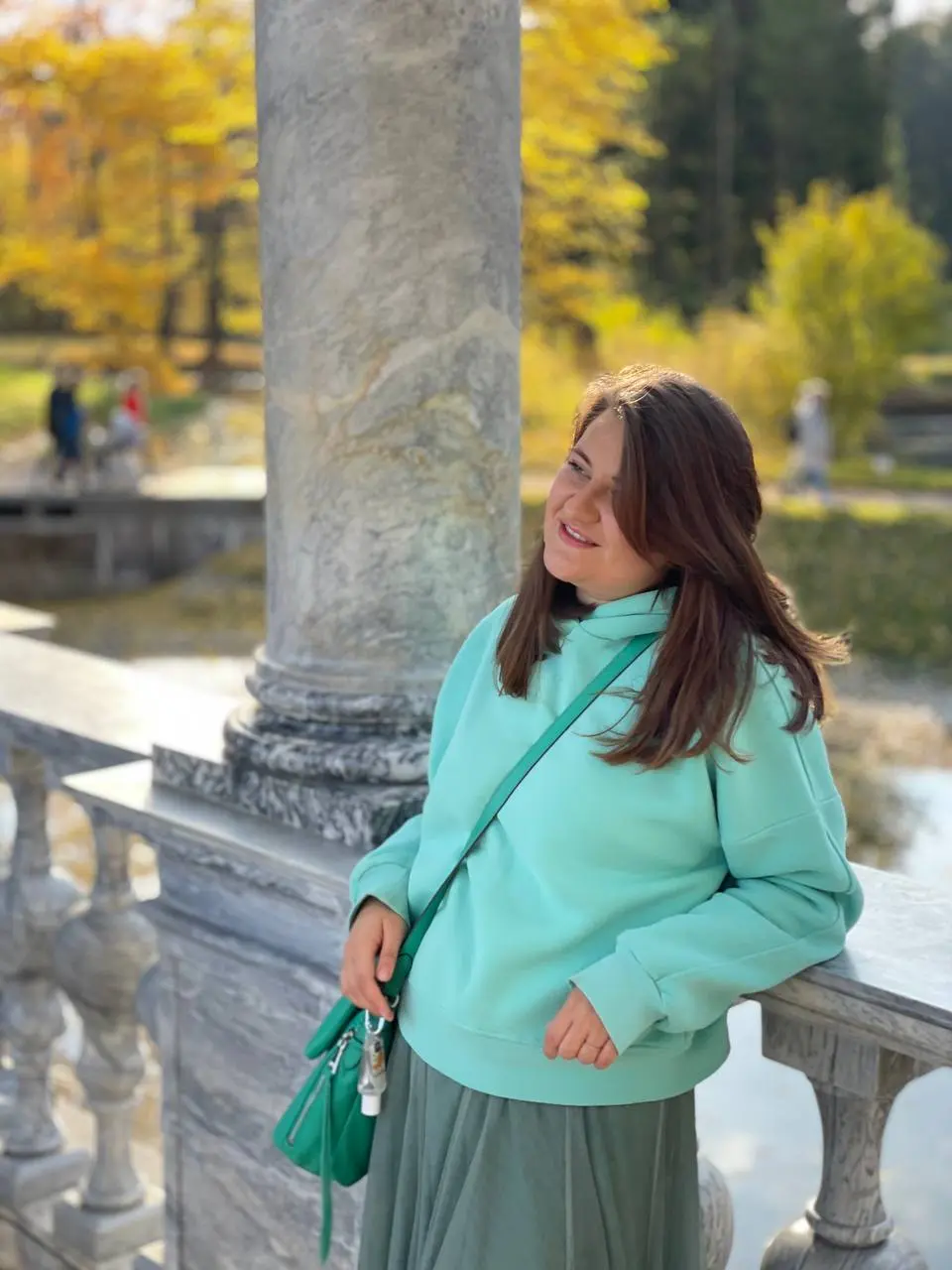 Ваш мозг в режиме хюгге: почему осенью нам жизненно необходимы свечи и пледы (и это не слабость)
Привет. На дворе ноябрь. Темнеет рано | Сетка — социальная сеть от hh.ru