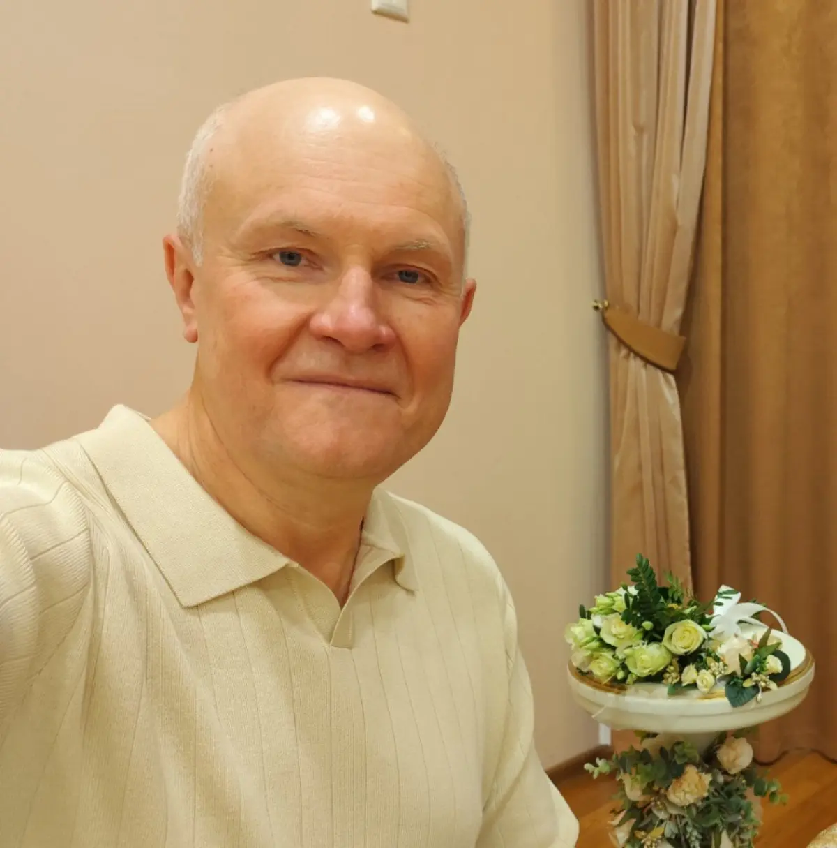 Что снаружи, то и внутри.  
Что, если я скажу: всё, что вы видите вокруг — это проекция вашего мышления? 
Не метафора.
Не «позитивный настрой» | Сетка — социальная сеть от hh.ru