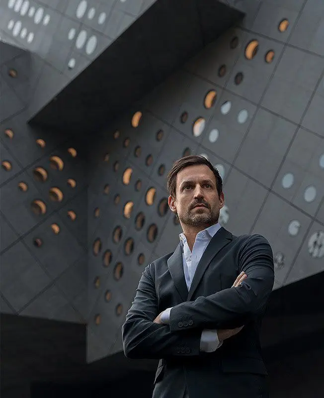 🌳Когда ждать уже не получается
Есть одно убеждение, которое часто останавливает даже самых сильных лидеров: «Сначала нужно собрать всю информацию, а потом действовать» | Сетка — социальная сеть от hh.ru