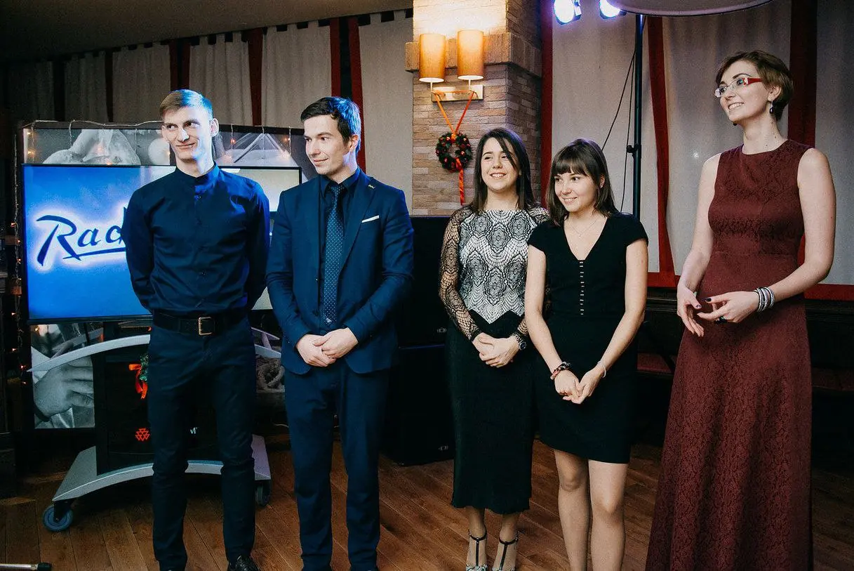 Диверсификация навыков: как План Б поможет усмирить тревогу в кризис?
Конец 2025 года на рынке труда: долгий найм, снижение зарплатных ожиданий и постоянная угроза сокращений | Сетка — социальная сеть от hh.ru