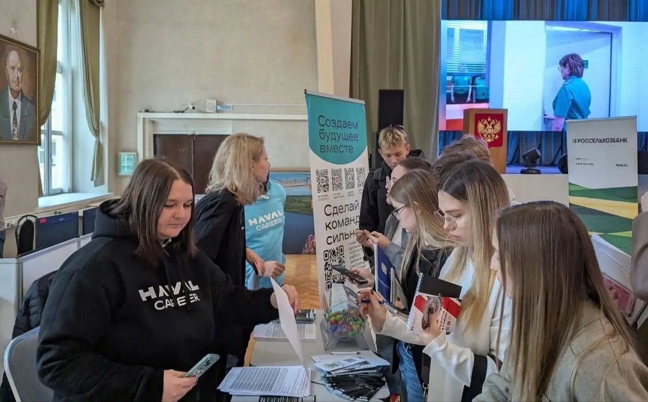 Будущее за студентами 🧑‍🎓
Осенняя ярмарка вакансий прошла 19 ноября в Московском автомобильно-дорожном государственном техническом университете (Университет МАДИ) | Сетка — социальная сеть от hh.ru