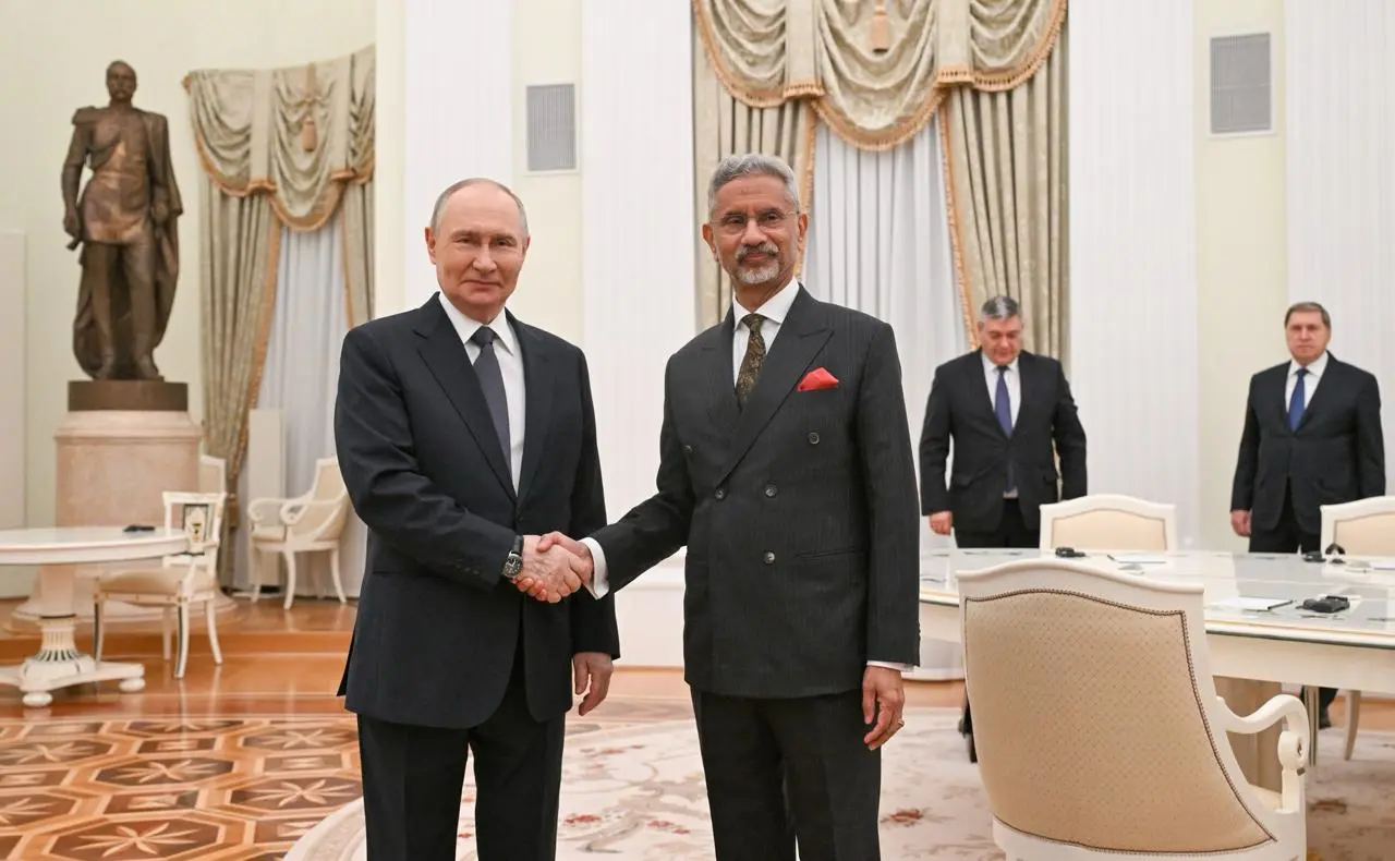 Президент России Владимир Путин и глава МИД Индии Субраманьям Джайшанкар на встрече в Москве 18 ноября обсуждали совместное признание платёжных систем «Мир» и RuPаy
Снова эту тему делегации поднимут н... | Сетка — социальная сеть от hh.ru