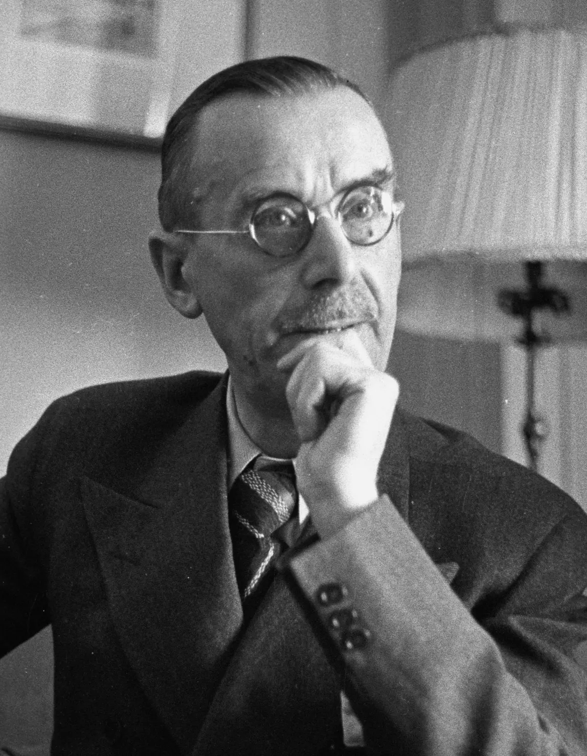 "Смех – это сверканье души" - Томас Манн (цитата из книги "Волшебная гора") | Сетка — социальная сеть от hh.ru