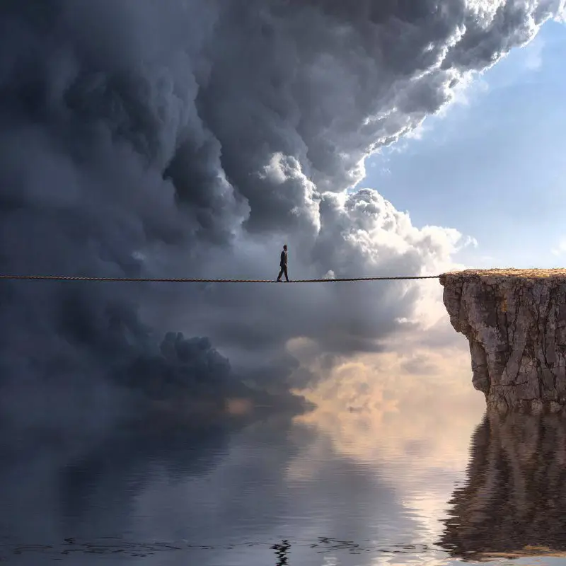 Что важнее?
Сказать жёсткую правду и разрушить комфорт или замолчать — и сохранить иллюзию стабильности? Парадокс профессиональной честности — это не просто дилемма, а ловушка, в которую попадают мног... | Сетка — социальная сеть от hh.ru