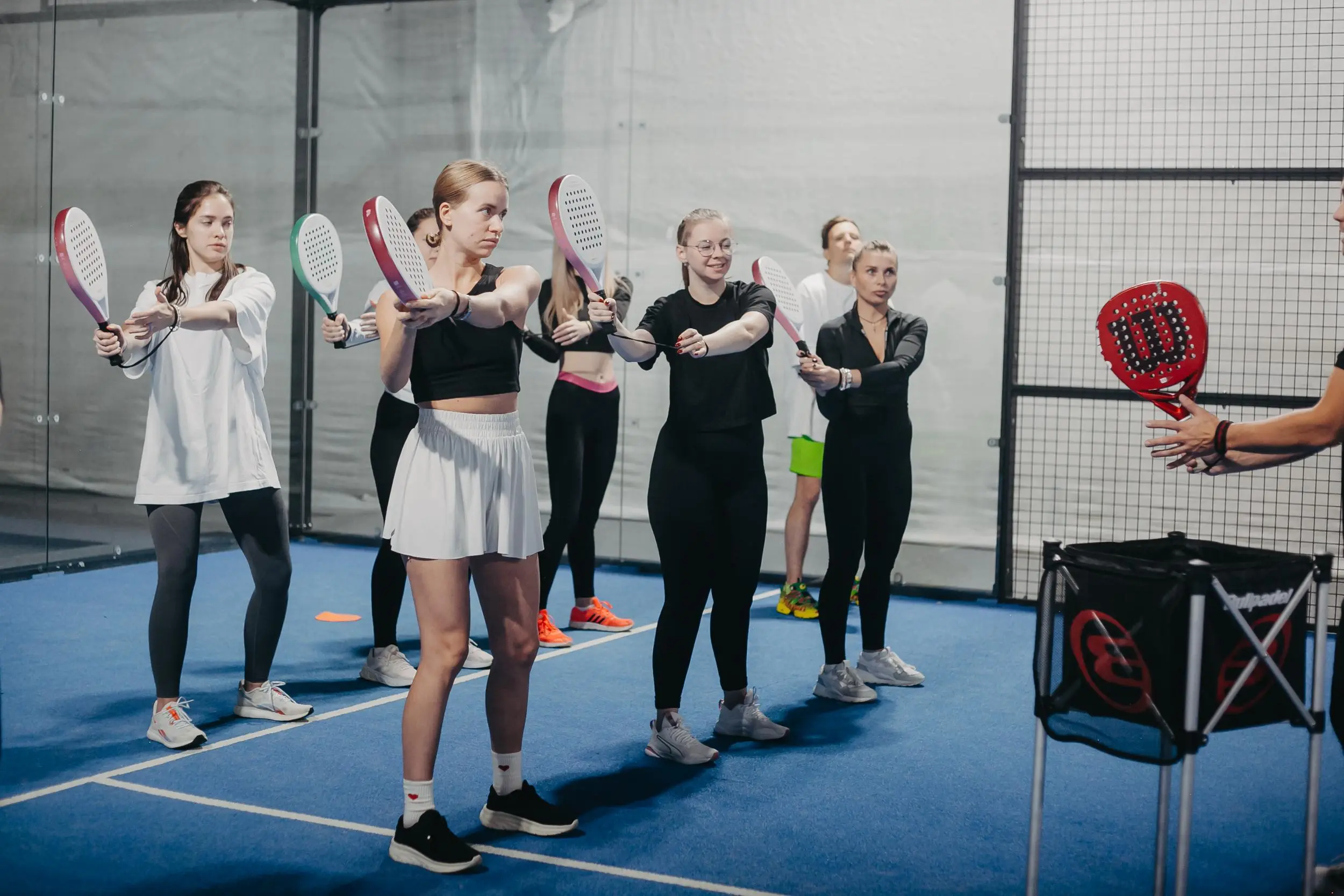 📎 Открытие клуба Enjoy Med Club в формате падела зашло идеально. Гости вышли из корта с тем самым ощущением: «ну наконец-то что-то по-настоящему живое». Энергия, скорость, драйв — всё как мы любим | Сетка — социальная сеть от hh.ru