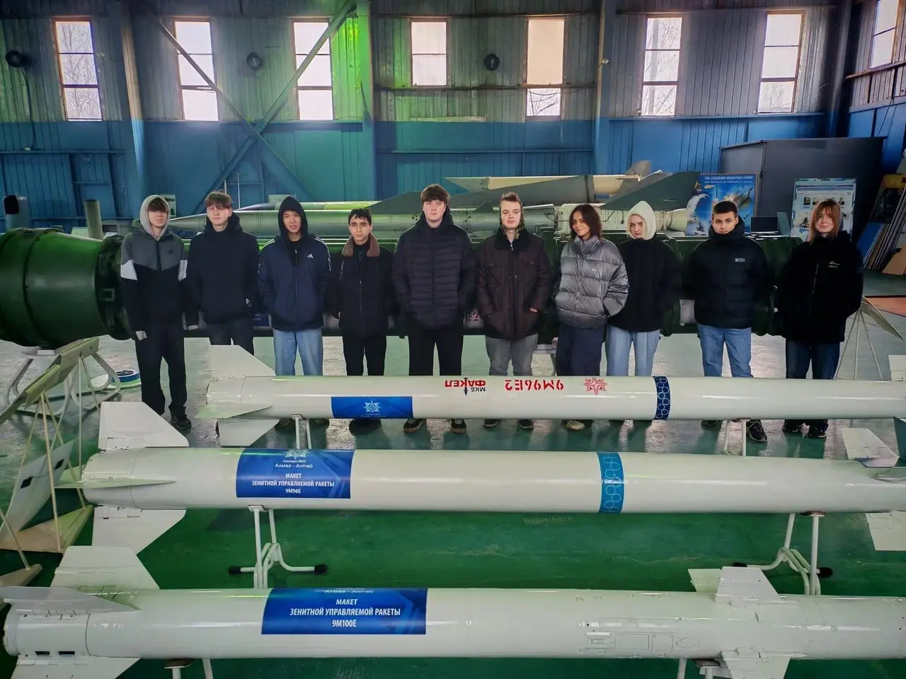 🎓 Завершена осенняя часть цикла экскурсий для первокурсников! 🎓
Мы с гордостью сообщаем о завершении осенней части нашего ежегодного цикла экскурсий для первокурсников на градообразующие предприятия г... | Сетка — социальная сеть от hh.ru