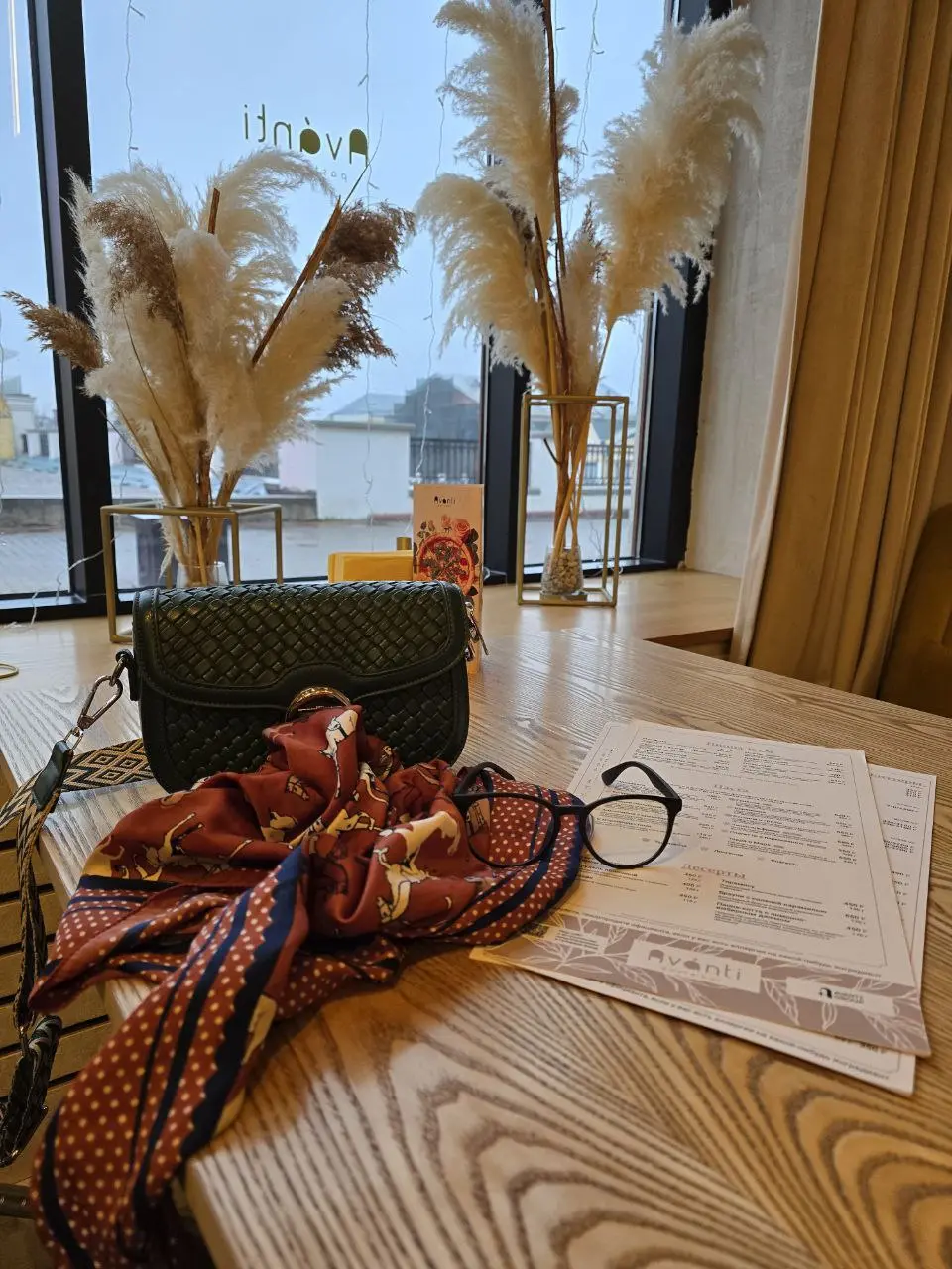 Вчера была просто премерзкая погода. 👻
В такие дни уютные кафе превращаются в место силы☕️
#жизньпсихолога #Бабинарехабе #богемнаяпсихология | Сетка — социальная сеть от hh.ru