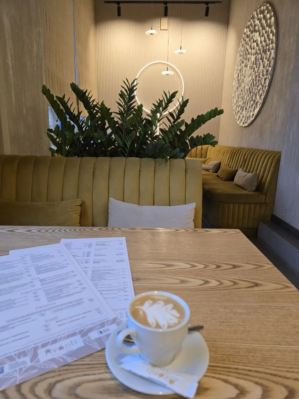 Вчера была просто премерзкая погода. 👻
В такие дни уютные кафе превращаются в место силы☕️
#жизньпсихолога #Бабинарехабе #богемнаяпсихология | Сетка — социальная сеть от hh.ru