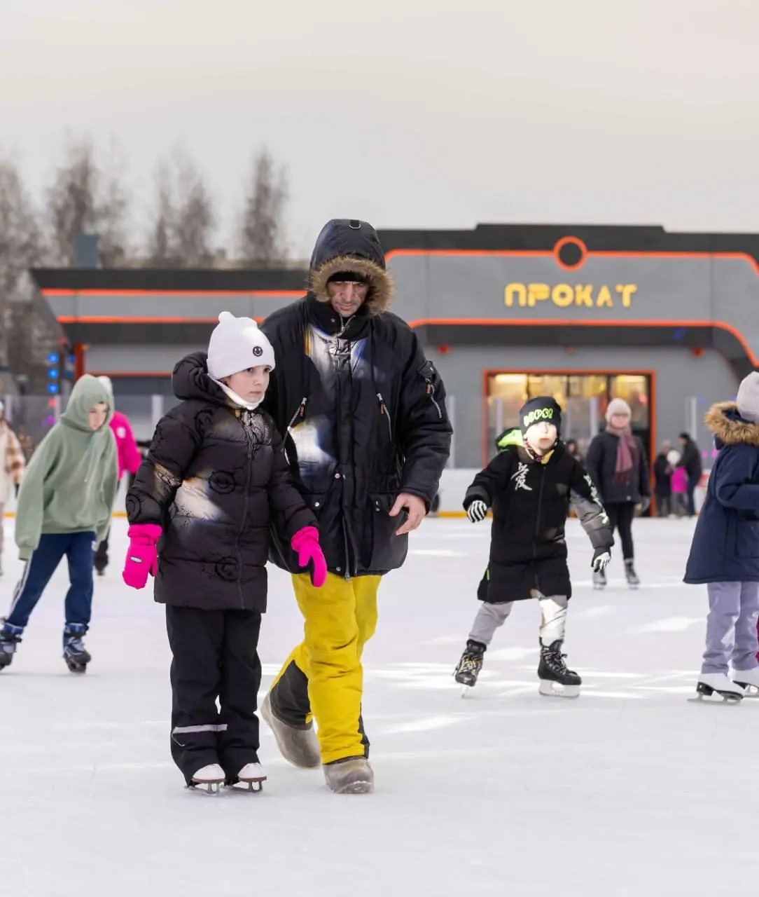 ⛸Бесплатный каток на фестивальной площадке «Вешняки»
с 1 декабря
с 11:00 до 22:00 по будням
в выходные с 10:00 до 22:00
▫️Выход на лед бесплатный, необходима предварительная регистрация
📍Вешняковская ... | Сетка — социальная сеть от hh.ru