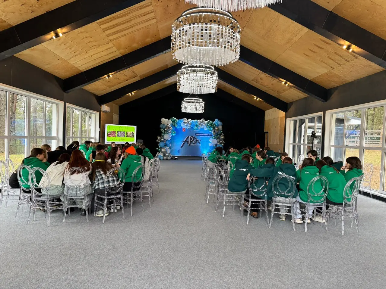 Опять дизайню для молодёжной политики, но в этот раз для города Ачинск!💙
⚡️С 28 по 31 октября прошёл крутой молодёжный форум #АРГА2025, где собралось около 60 участников из западной группы районов Кра... | Сетка — социальная сеть от hh.ru