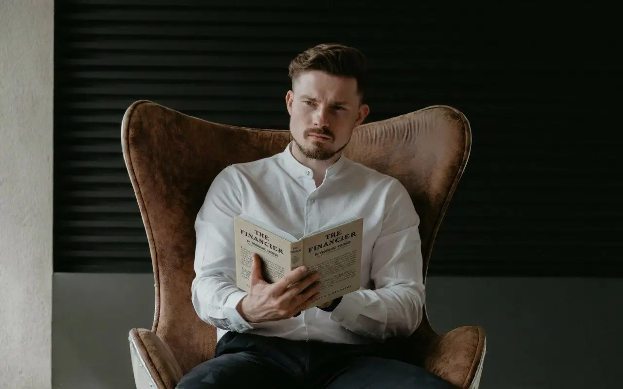 Смотрел я очередной подкаст про бизнес на котором гость привёл пример трилогию книг автора Теодора Драйзера, как полезную иллюстрацию поведения бизнесмена в реальном мире | Сетка — социальная сеть от hh.ru