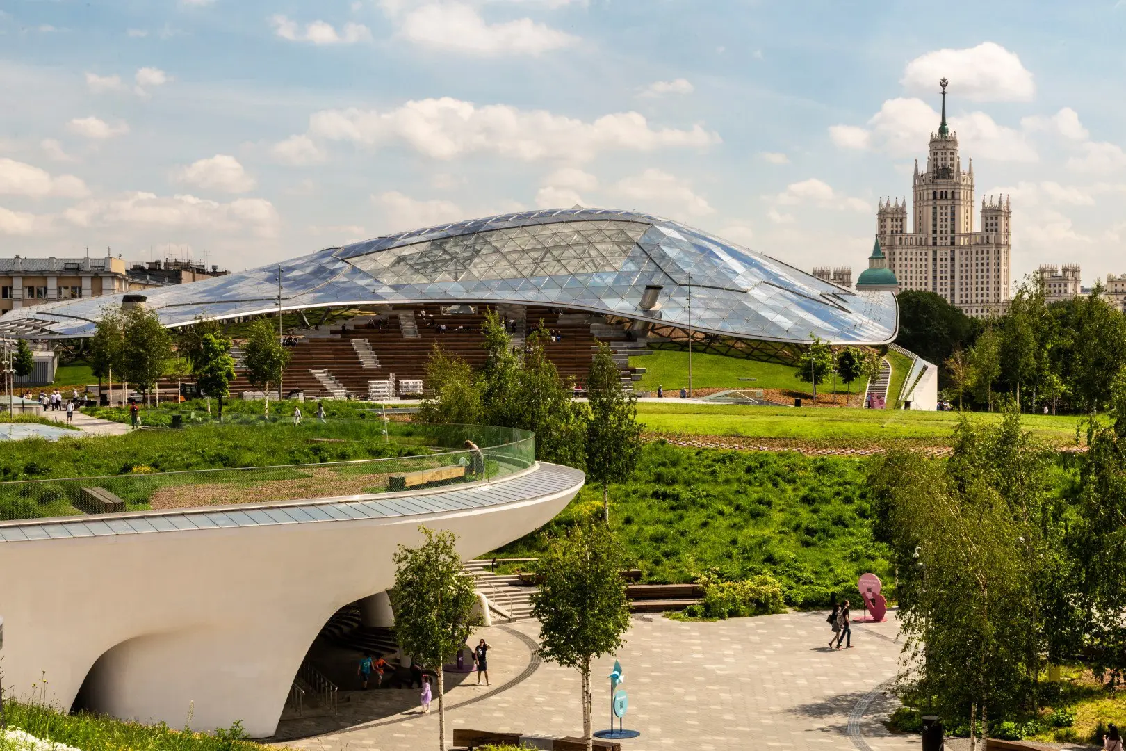 😃ТОП-5 современных зданий Москвы
архитектура, которая меняет облик города и усиливает ценность локаций
1 | Сетка — социальная сеть от hh.ru