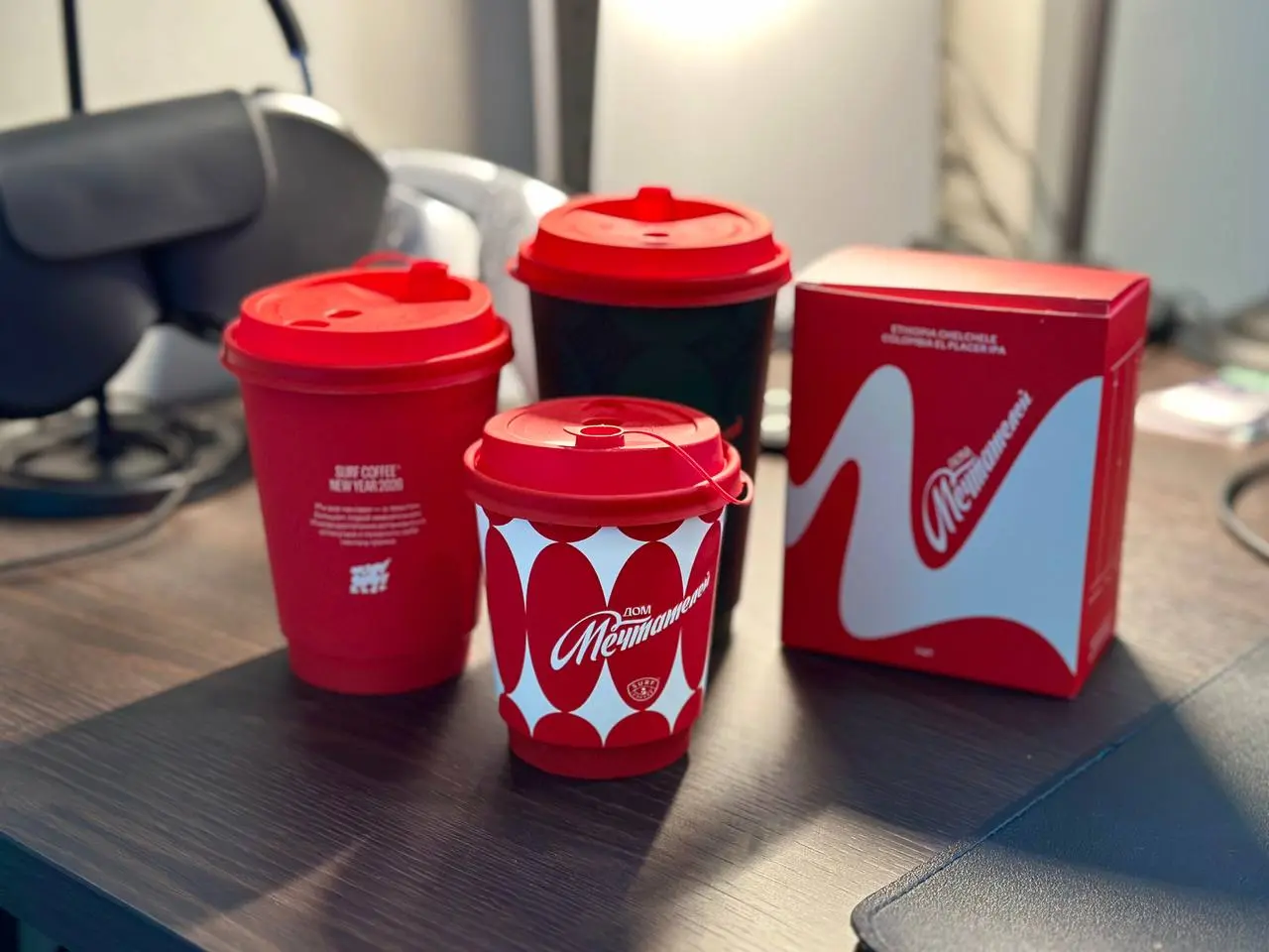 Как мне нравится новогодний стиль Surf Coffee в этот раз❤️ | Сетка — социальная сеть от hh.ru