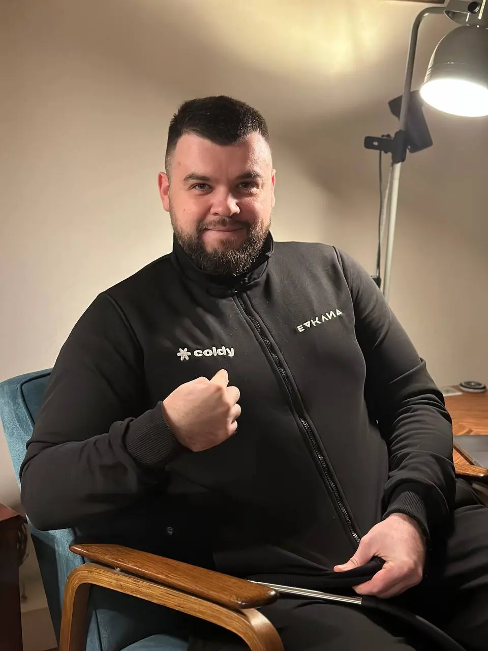 Ребята из Coldy прислали костюм в подарок как партнеру.
А завтра напоминаю:
Вебинар: Как собирать базы для холодных рассылок
Что обсудим:
1. Какие источники сбора баз есть в РФ
2 | Сетка — социальная сеть от hh.ru