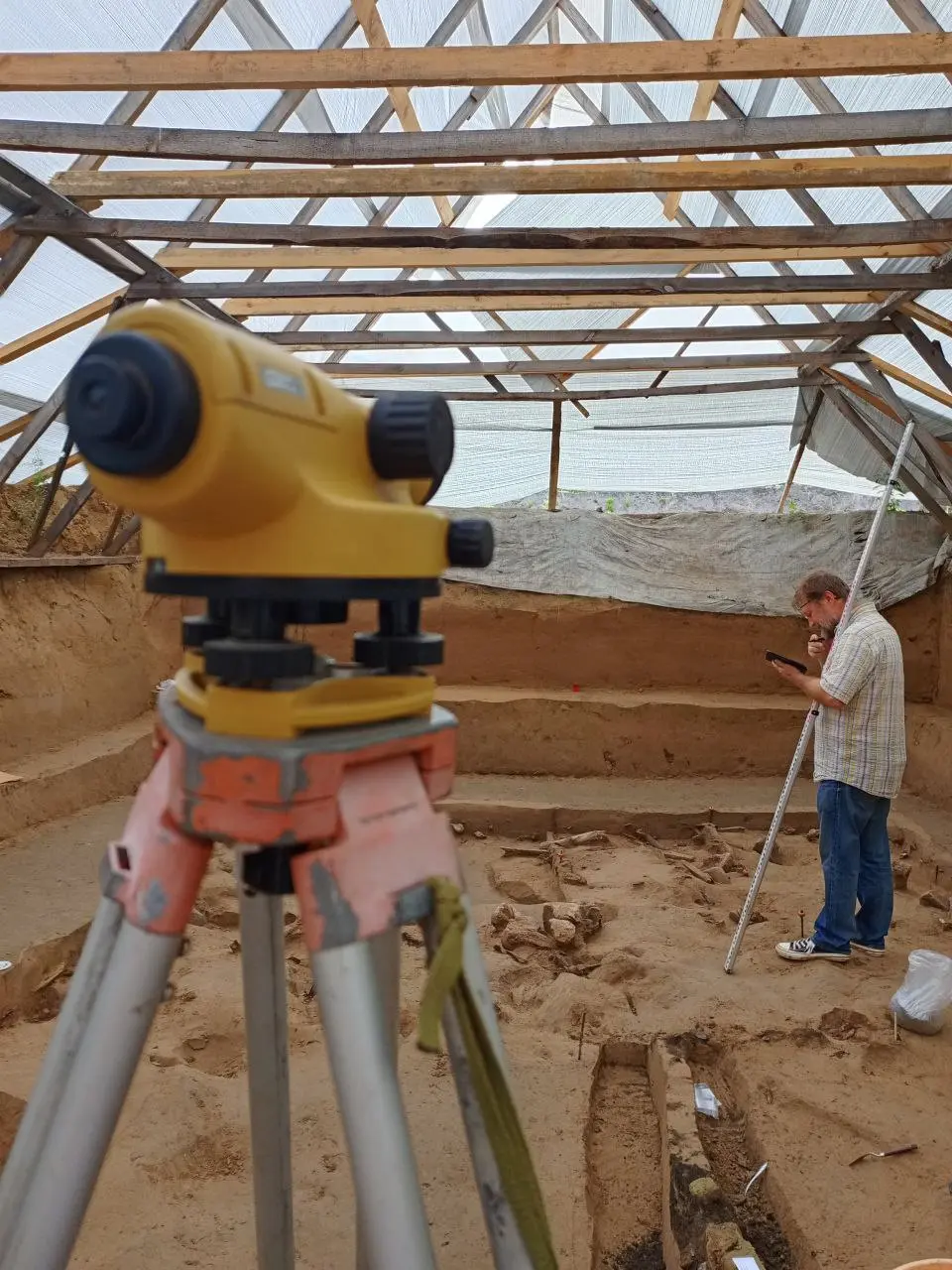 НИВЕЛИР – стандартные и креативные методы использования
Если говорить просто, то нивелир для археолога — это высокоточный инструмент для измерения разницы высот между точками на раскопе и создания пла... | Сетка — социальная сеть от hh.ru